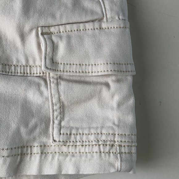 Hollister California Ultra High-Rise Mom Shorts 3" Cargo Ivory Size 9/8 W 29 - Picture 11 of 16